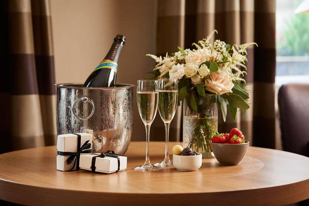 Macdonald Leeming House 4*