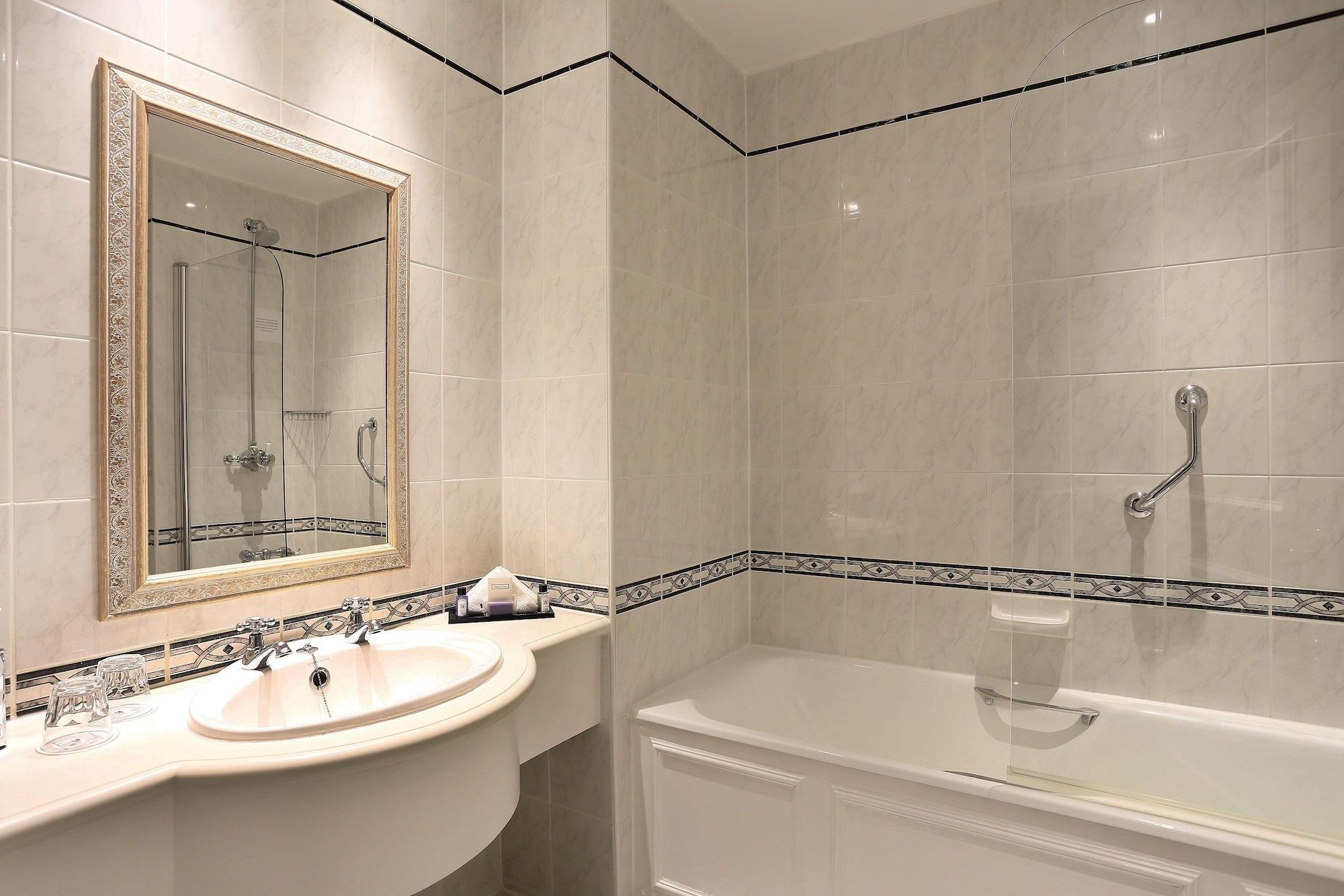 Macdonald Leeming House Hotel