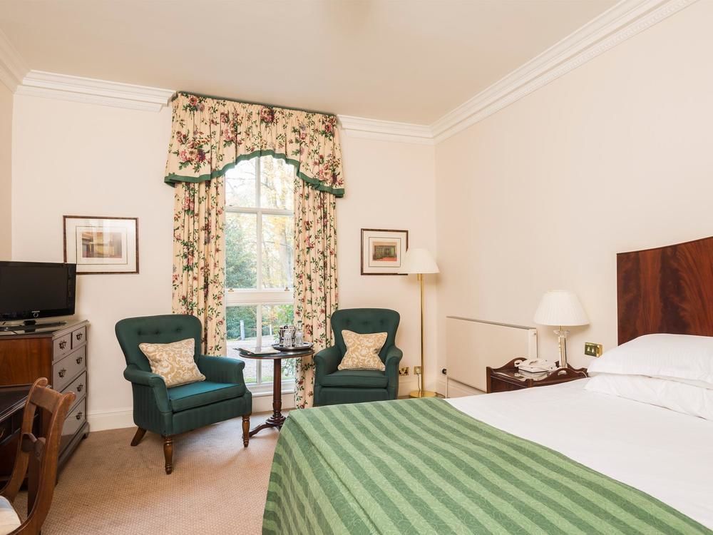 Macdonald Leeming House 4*